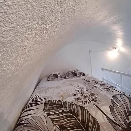 En Rez-de-chaussee Apartment Aubenas
