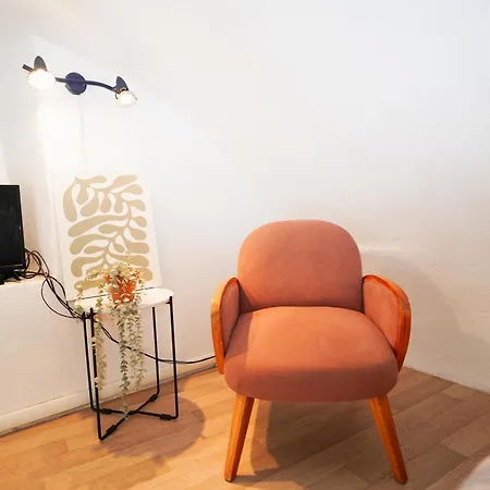 En Rez-de-chaussee Apartment Aubenas